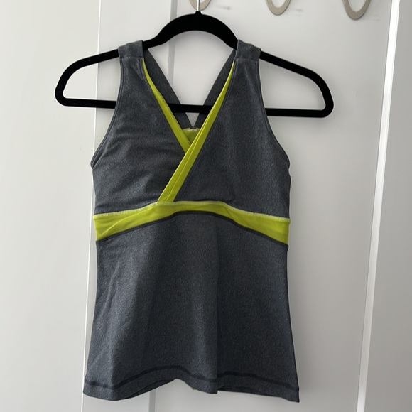 Lululemon top , grey w lime green accents - Picture 2 of 4